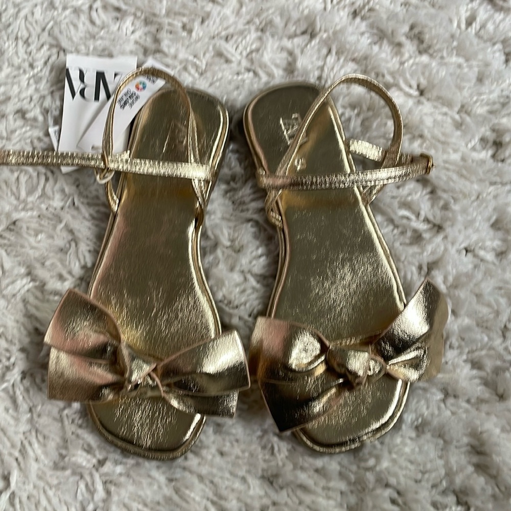 NWT Zara girl bow sandals sz 34 (2.5US)